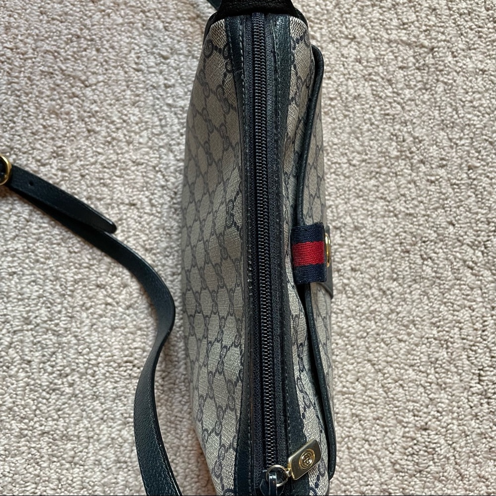 Gucci Vintage Monogram Crossbody - Picture 6 of 16